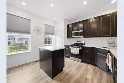 1006 Neubauer Circle #1804, Lindenhurst, IL 60046 - Photo 11