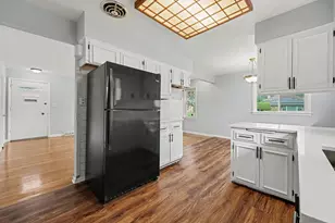 16518 Dobson Ave, South Holland, IL 60473 - Photo 7