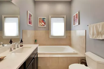 1353 W Grand Avenue #2, Chicago, IL 60642 - Photo 23