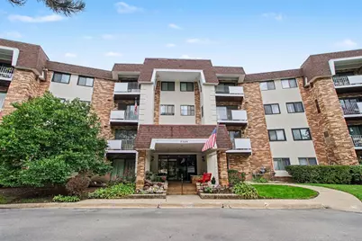 3300 N Carriageway Drive #216, Arlington Heights, IL 60004 - Photo 1
