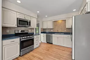 43 Dunham Pl, Saint Charles, IL 60174 - Photo 9