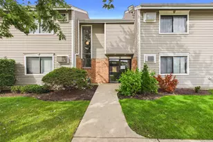 500 Bayside Dr, Palatine, IL 60074 - Photo 1