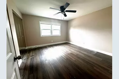 111 S Hale Avenue, Bartlett, IL 60103 - Photo 9