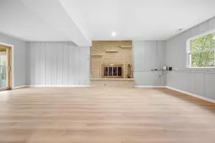 135 W King Arthur Ct, Palatine, IL 60067 - Photo 13