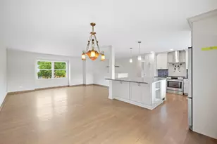 135 W King Arthur Ct, Palatine, IL 60067 - Photo 5