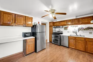 16904 Old Elm Dr, Country Club Hills, IL 60478 - Photo 9