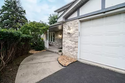 10300 S 75th Avenue, Palos Hills, IL 60465 - Photo 5