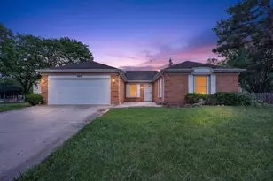 650 Wainsford Dr, Hoffman Estates, IL 60169 - Photo 1