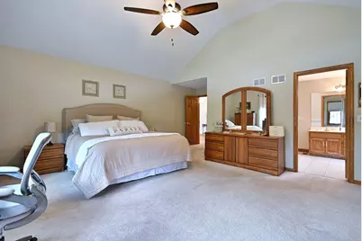 1739 Farwell Avenue, Des Plaines, IL 60018 - Photo 39