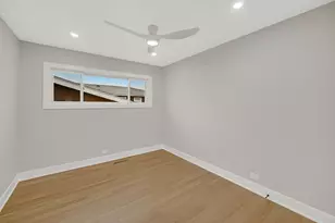 7846 Maple St, Morton Grove, IL 60053 - Photo 13