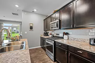 230 Sussex Ct, North Aurora, IL 60542 - Photo 5