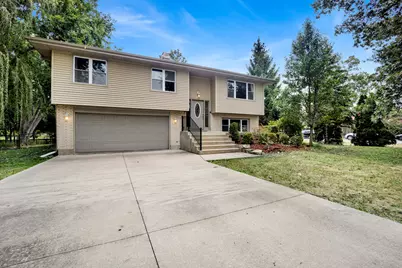 1S705 Eisenhower Road, Oakbrook Terrace, IL 60181 - Photo 1