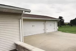 1910 Lakeview Ln, Dixon, IL 61021 - Photo 25