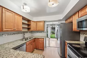 105 W Dover Dr, Mount Prospect, IL 60056 - Photo 9