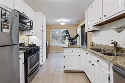 580 Cumberland Trail #B6, Roselle, IL 60172 - Photo 7