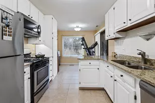 580 Cumberland Trail, Roselle, IL 60172 - Photo 7