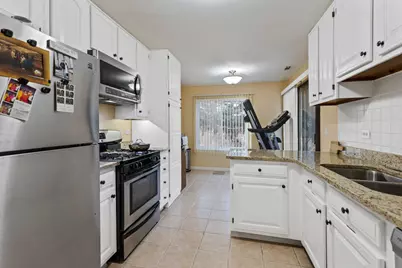 580 Cumberland Trail #B6, Roselle, IL 60172 - Photo 9