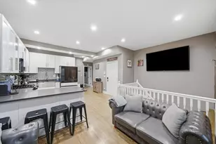 231 E 59th St, Chicago, IL 60637 - Photo 3