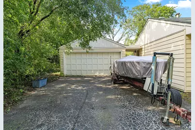 424 Village Road, Willowbrook, IL 60527 - Photo 19