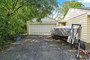 424 Village Rd, Willowbrook, IL 60527 - Photo 19