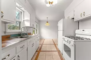 424 Village Rd, Willowbrook, IL 60527 - Photo 5