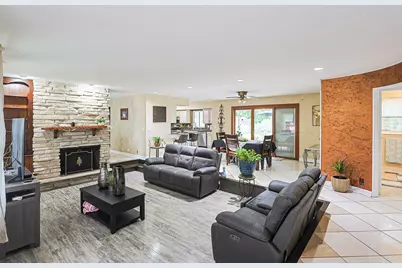 1431 Maple Lane, Elgin, IL 60123 - Photo 7
