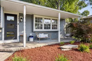 342 Janet Ave, Darien, IL 60561 - Photo 3