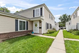 1585 Cove Dr, Prospect Heights, IL 60070 - Photo 1