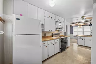2409 Grove Ln, Cary, IL 60013 - Photo 13