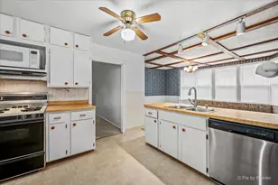 2409 Grove Ln, Cary, IL 60013 - Photo 9