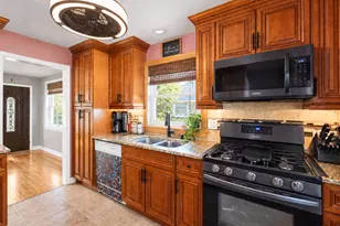 218 N Marion Ave, Bartlett, IL 60103 - Photo 9