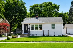 218 N Marion Ave, Bartlett, IL 60103 - Photo 1