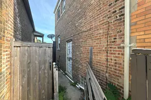644 E 100th Pl, Chicago, IL 60628 - Photo 17