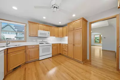 586 S Hawthorne Avenue, Elmhurst, IL 60126 - Photo 11