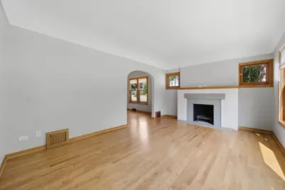 586 S Hawthorne Avenue, Elmhurst, IL 60126 - Photo 3