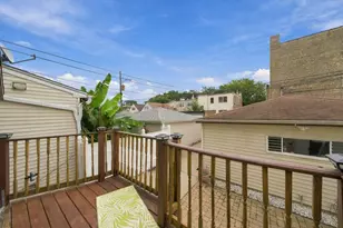4055 W Nelson St, Chicago, IL 60641 - Photo 15