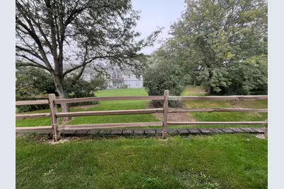 320 Buckingham Circle #B, Elgin, IL 60120 - Photo 3