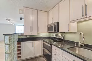 1122 N Clark St, Chicago, IL 60610 - Photo 11