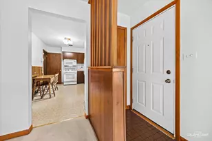 304 Crestwood Dr, Roselle, IL 60172 - Photo 5