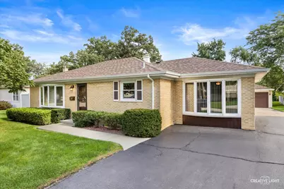 304 Crestwood Drive, Roselle, IL 60172 - Photo 1