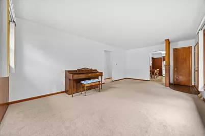 304 Crestwood Drive, Roselle, IL 60172 - Photo 7
