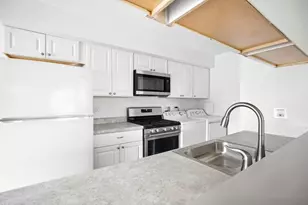 1590 Cornell Cir, Hoffman Estates, IL 60169 - Photo 11