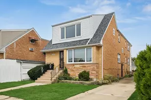 6122 W Leland Ave, Chicago, IL 60630 - Photo 1