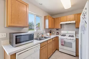 3607 Hoffman St, Plano, IL 60545 - Photo 9
