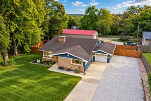 2469 Circle Dr, Ottawa, IL 61350 - Photo 1