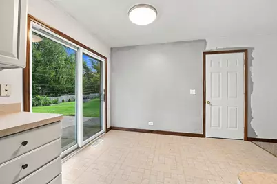 145 Shawnee Drive, Carol Stream, IL 60188 - Photo 9