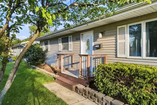 145 Shawnee Dr, Carol Stream, IL 60188 - Photo 3