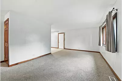 145 Shawnee Drive, Carol Stream, IL 60188 - Photo 5
