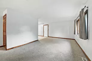 145 Shawnee Dr, Carol Stream, IL 60188 - Photo 5