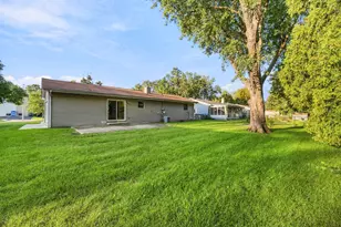 145 Shawnee Dr, Carol Stream, IL 60188 - Photo 23